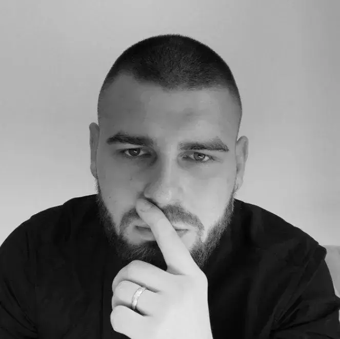 никита отрошко никита отрошко